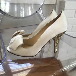 Kate Spade Satin Off White And Gold Glitter heels